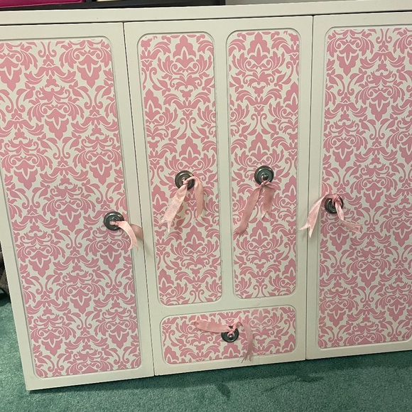 (American Girl) Doll’s Pink Closet - Picture 1 of 3